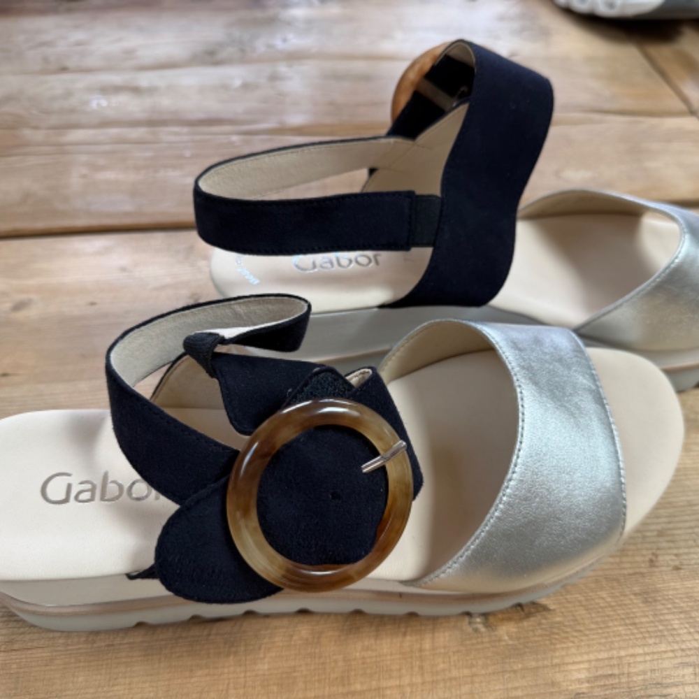 Strappy Wedge sandal - Picture 2 of 8
